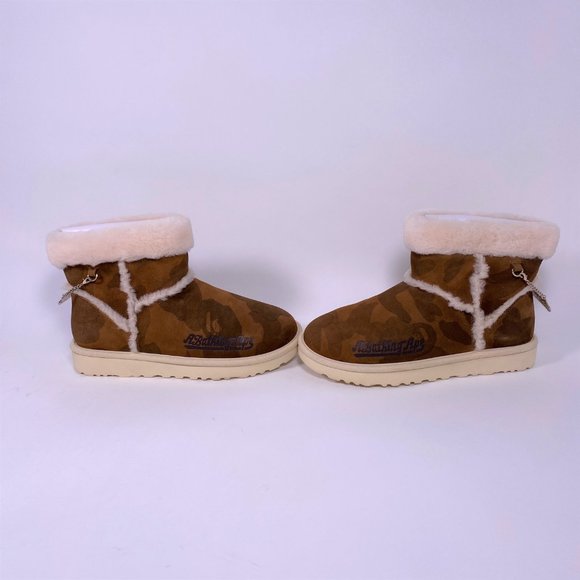 UGG MEN x A BATHING APE Classic Mini Chesnut Boots - Picture 2 of 8